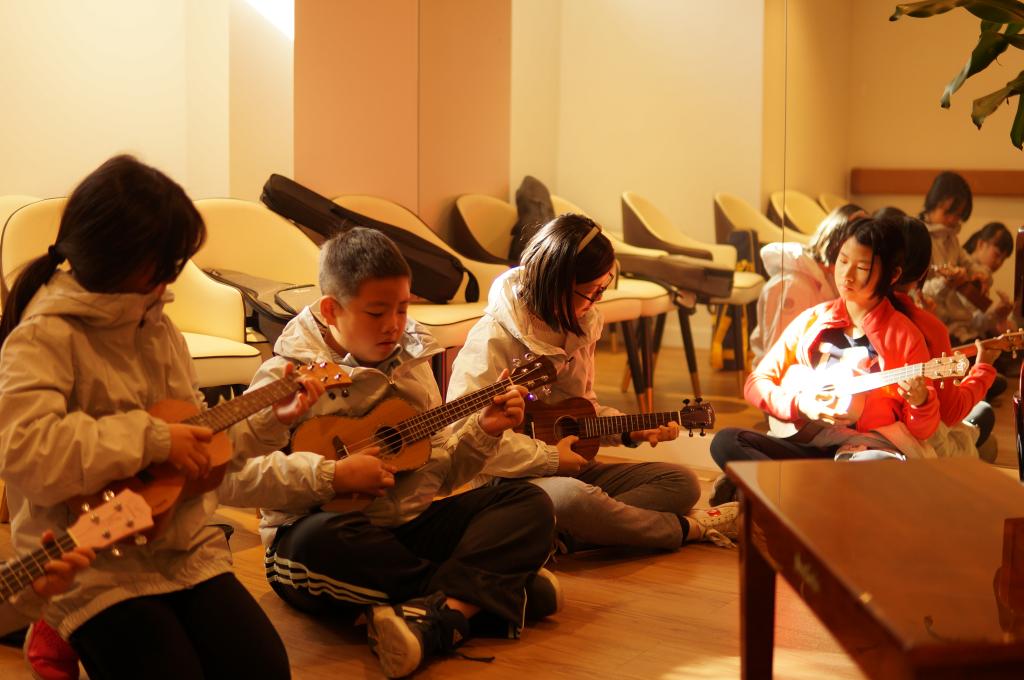 Pudong Grade 45 Visiting the Nursing Home at SIMC—A Compassionate ASB